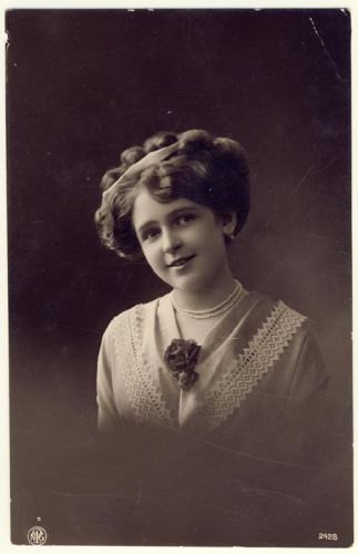 Woman with curly hair and hair-band