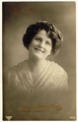 Frau l�chelnd 