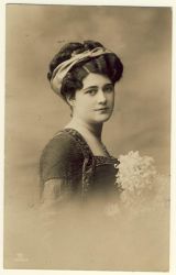 Woman with dress, flowers and hair-band