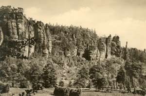 01824 Schsische Schweiz, Felsengruppe im Bielatal s/w, ca. 1970